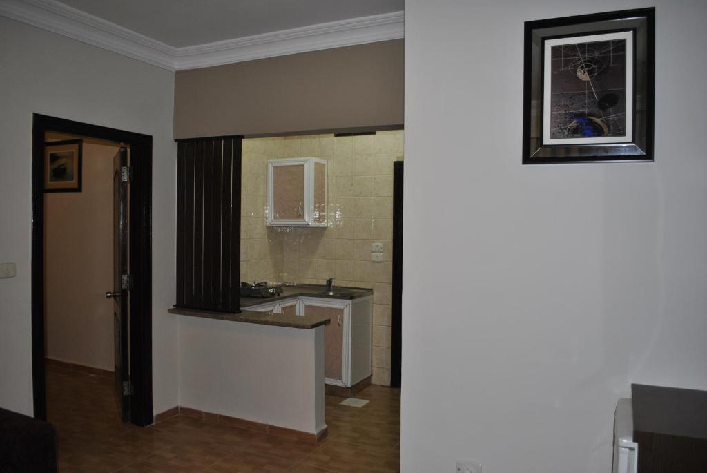 Alballouti Hotel Suites Amman Oda fotoğraf