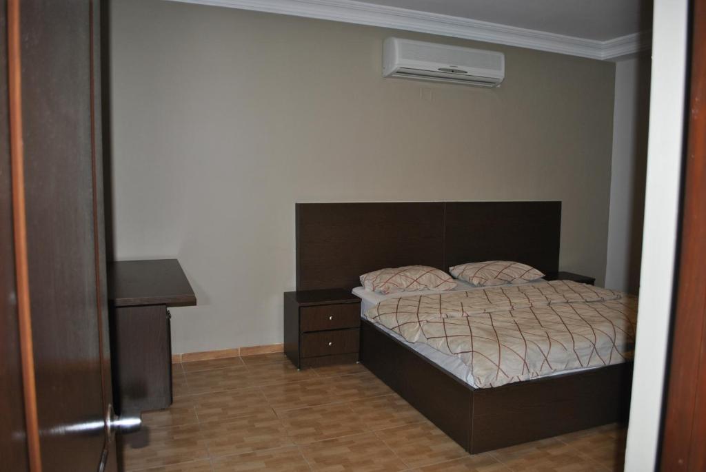 Alballouti Hotel Suites Amman Oda fotoğraf