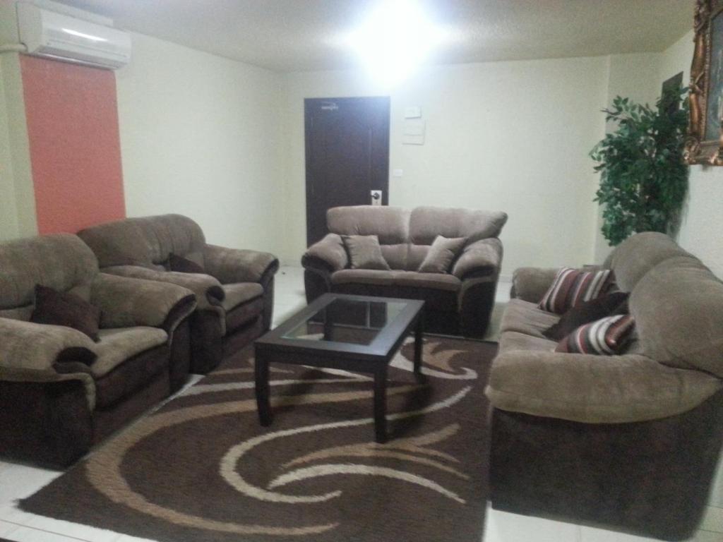 Alballouti Hotel Suites Amman Oda fotoğraf
